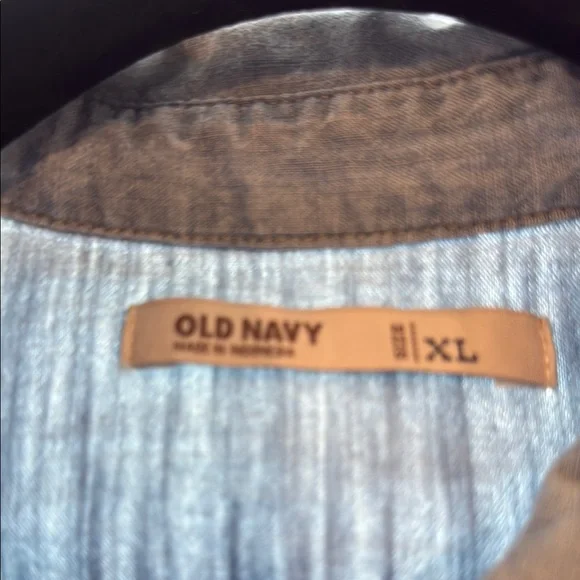 Old Navy Denim Snap Down Shirt - Picture 3 of 6